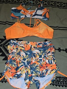 Two Bikini Tops An Bottoms